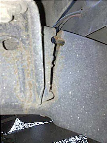 Aftermarth of a cracked Navara chassis